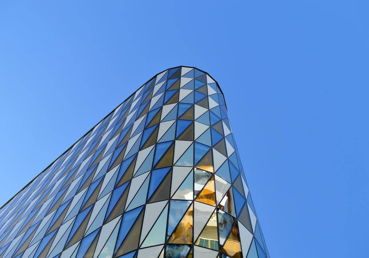 第63分钟，中国女足换人调整，张馨、唐佳丽登场换下刘靖、王霜