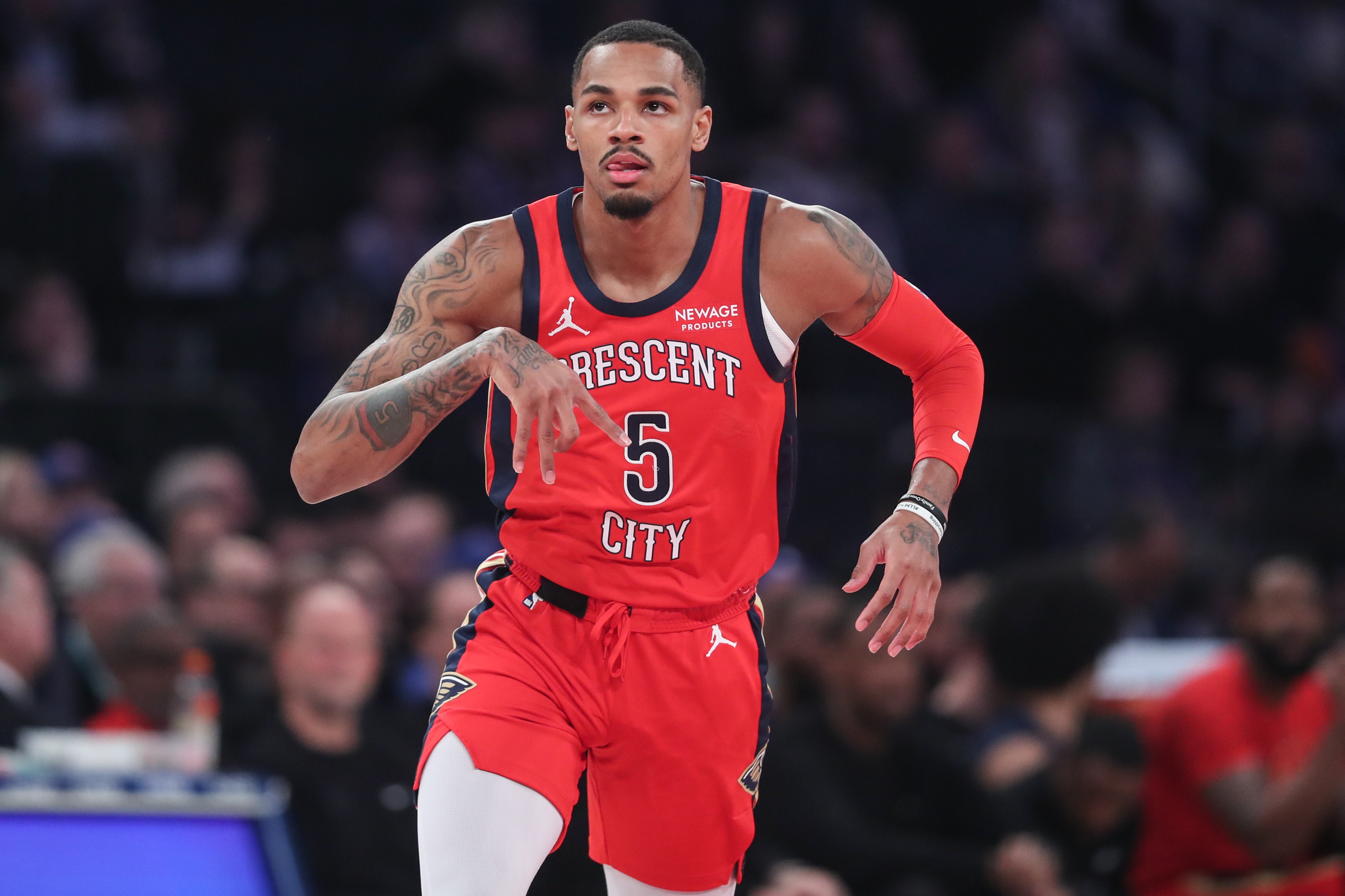 亚博体育官方网站-填满数据栏!德章泰·穆雷14中8得19分4板6助1断1帽 得分全队最高